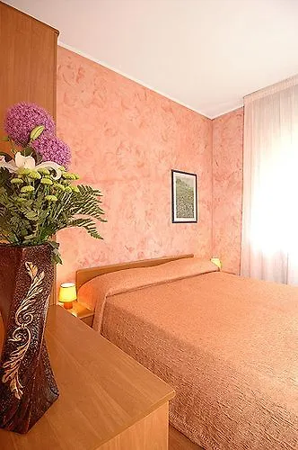 Hotel Primavera Mestre 2*,  Italia