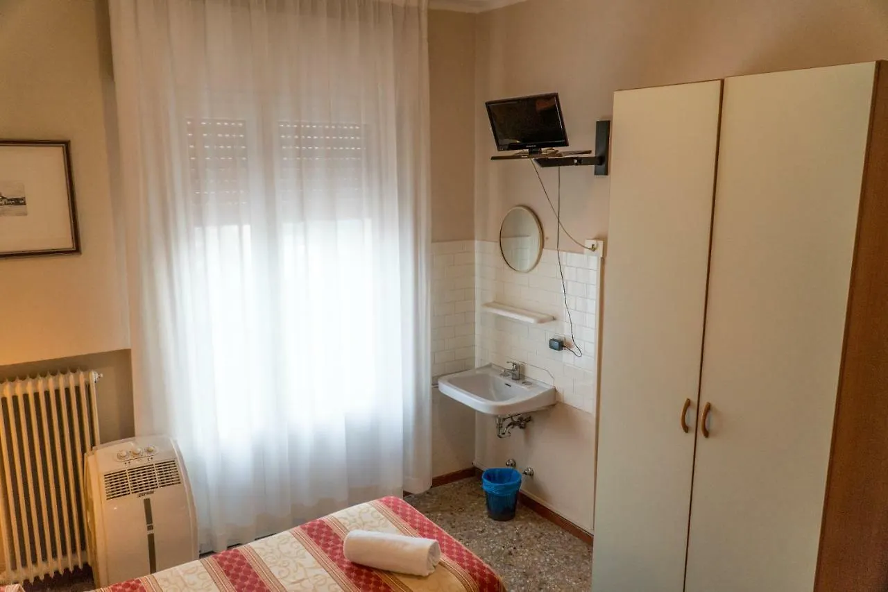 Hotel Primavera Mestre 2*,  Italia